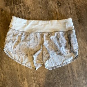 Lululemon speed up shorts size 4 and 2.5 inch inseam